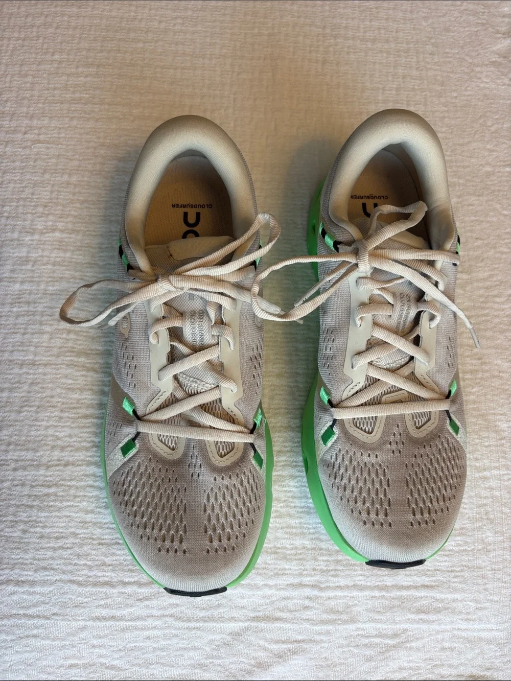 OC Cloudsurfer 2 Running Men's Shoes in Light Gray and Green Size 8 NWOT